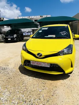 Toyota Vitz 1.3 AWD 5dr 2015 Yellow