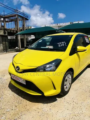 Toyota Vitz 1.3 AWD 5dr 2015 Yellow