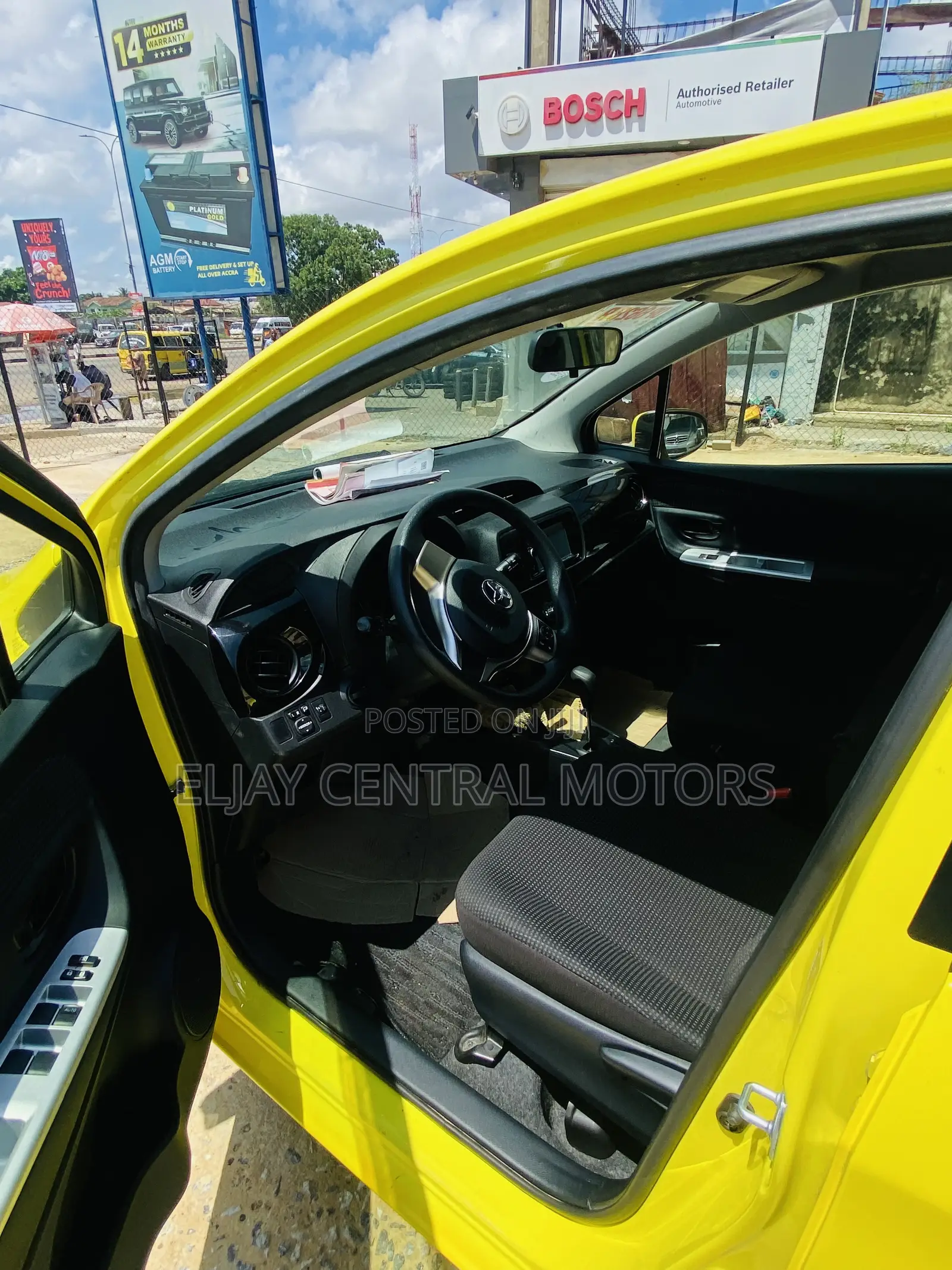 Toyota Vitz 1.3 AWD 5dr 2015 Yellow