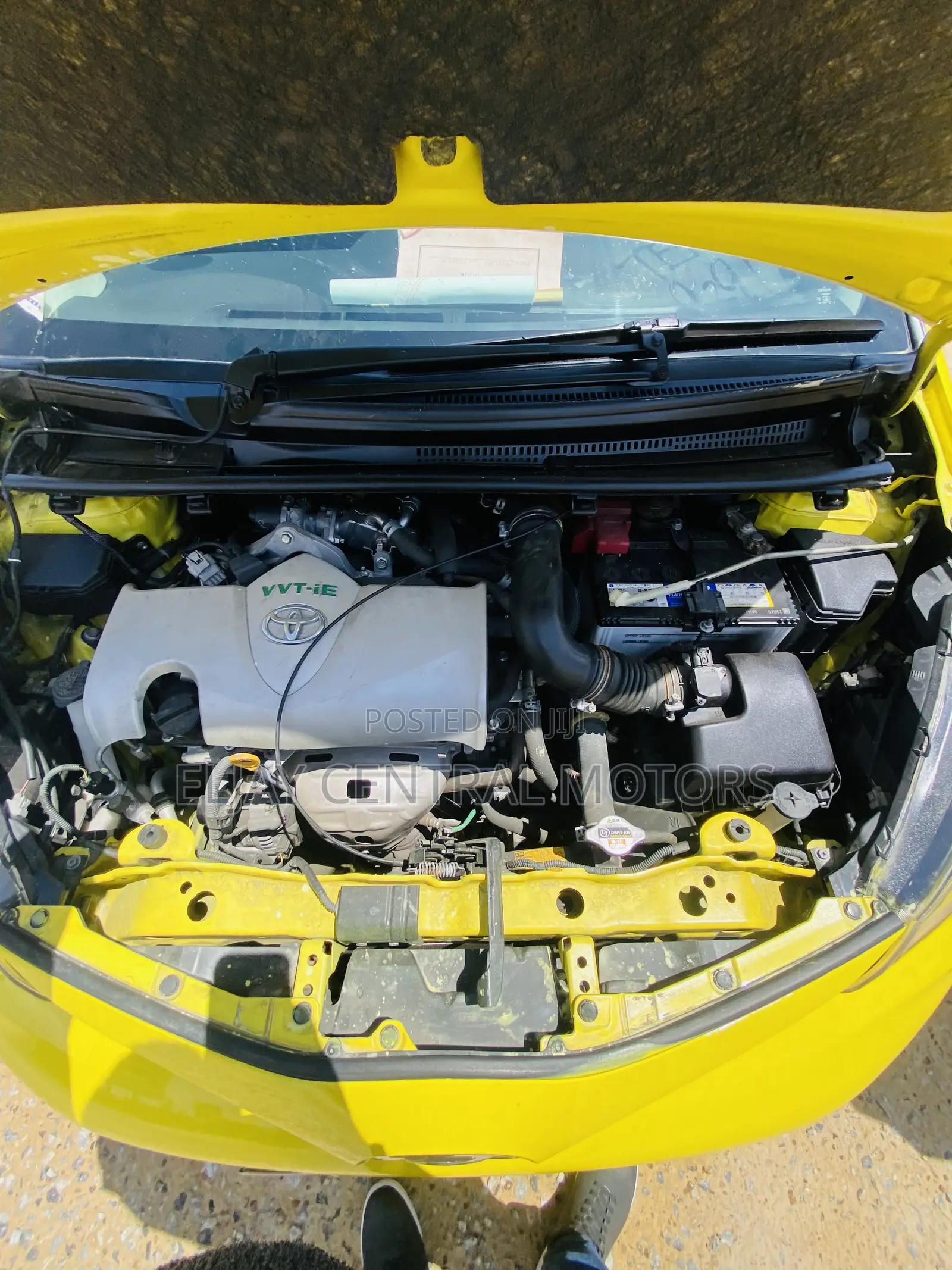 Toyota Vitz 1.3 AWD 5dr 2015 Yellow