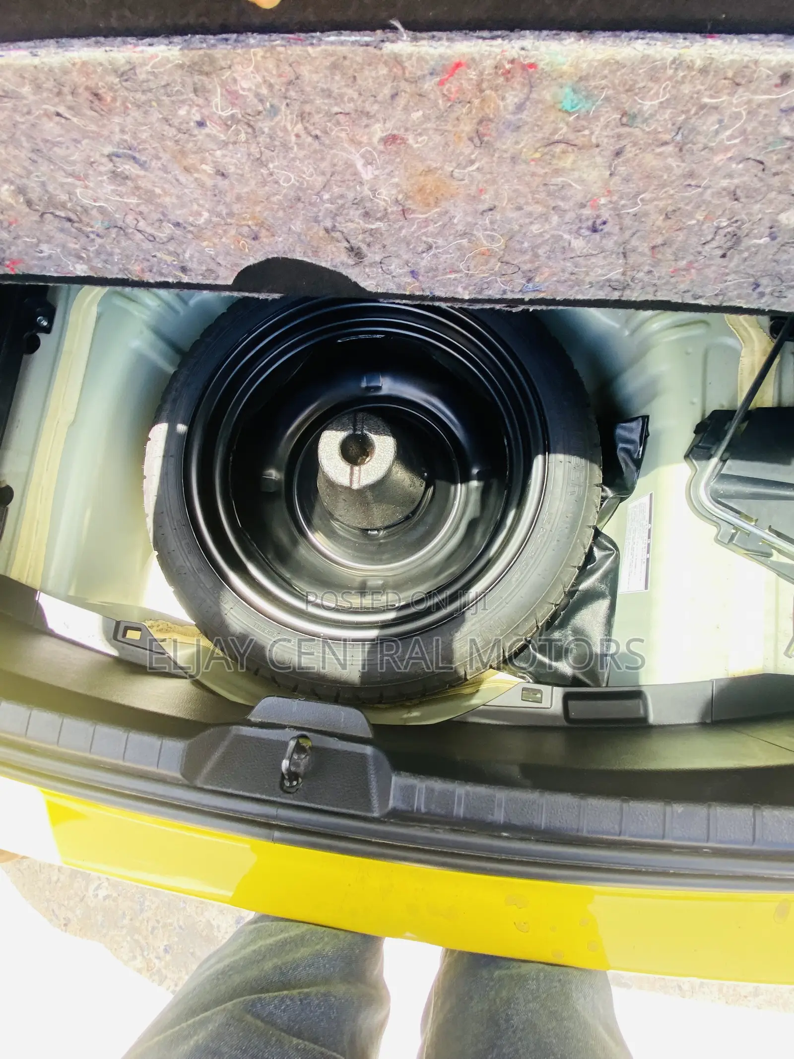 Toyota Vitz 1.3 AWD 5dr 2015 Yellow