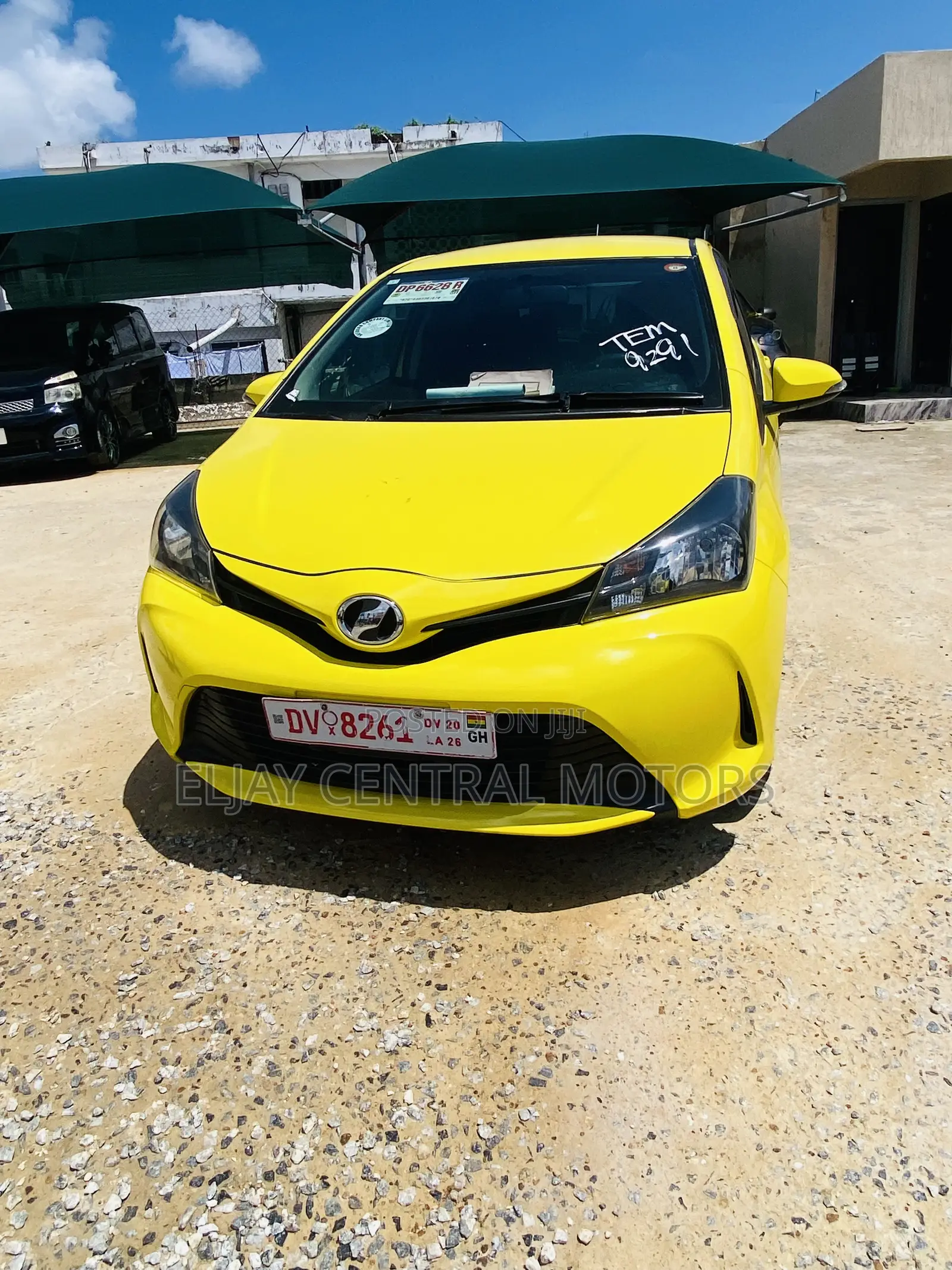 Toyota Vitz 1.3 AWD 5dr 2015 Yellow