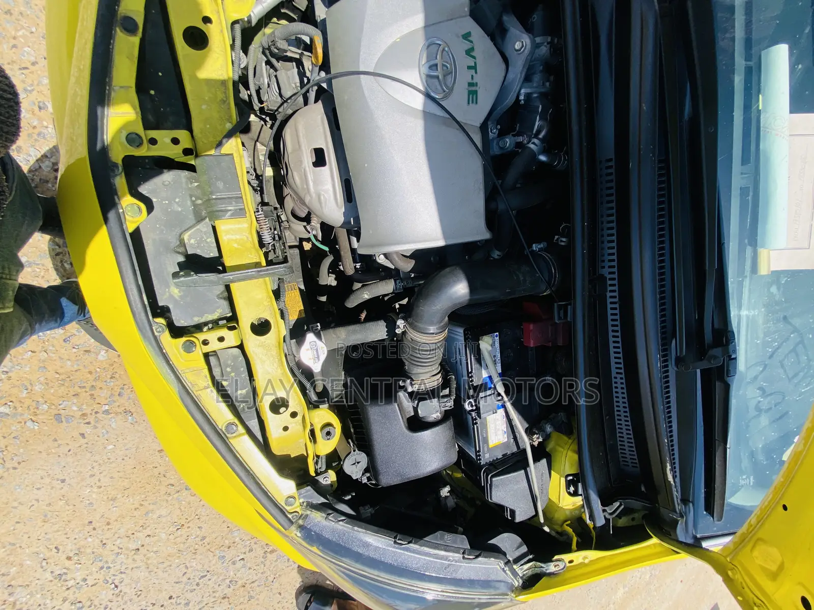 Toyota Vitz 1.3 AWD 5dr 2015 Yellow