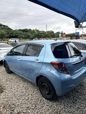 Toyota Vitz 1.3 FWD 5dr 2013 Blue