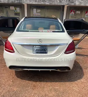 Mercedes-Benz C300 Sport 4Matic Sedan AWD (2.0L 4cyl 7A) 2017 White