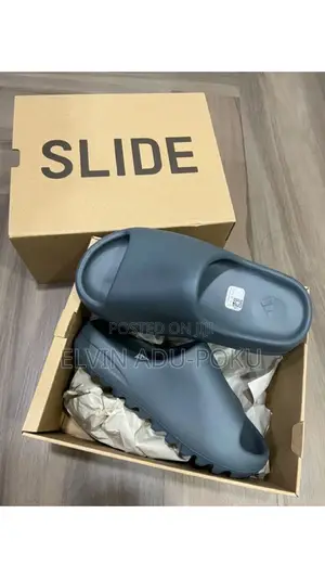 Yeezy Comfort Slides | Dark Grey