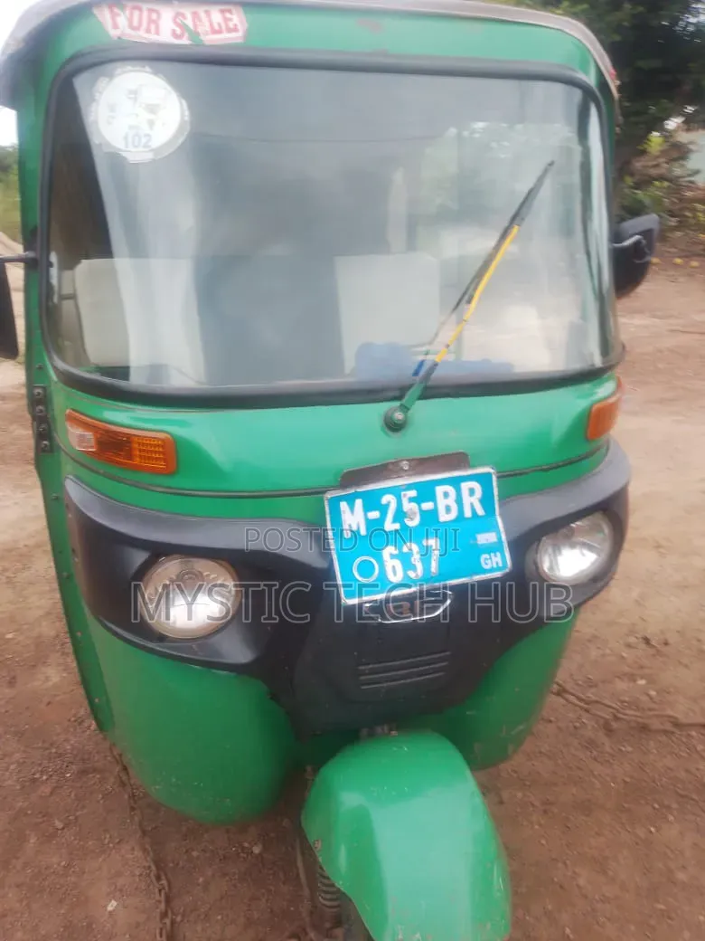 Bajaj RE 2025 Green