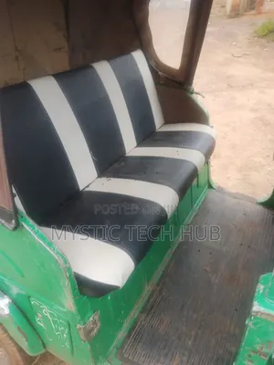 Bajaj RE 2025 Green