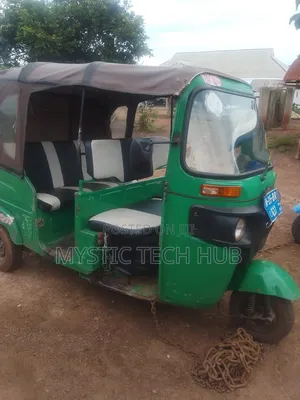 Bajaj RE 2025 Green