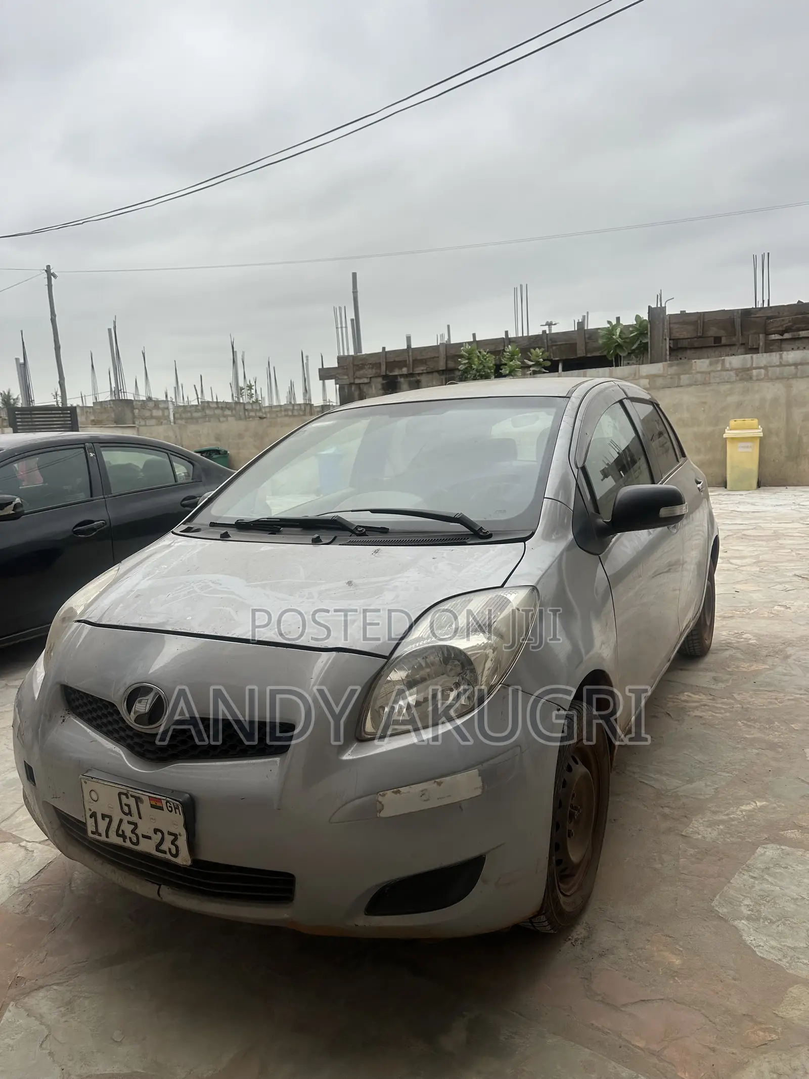 Toyota Vitz 2010 Silver