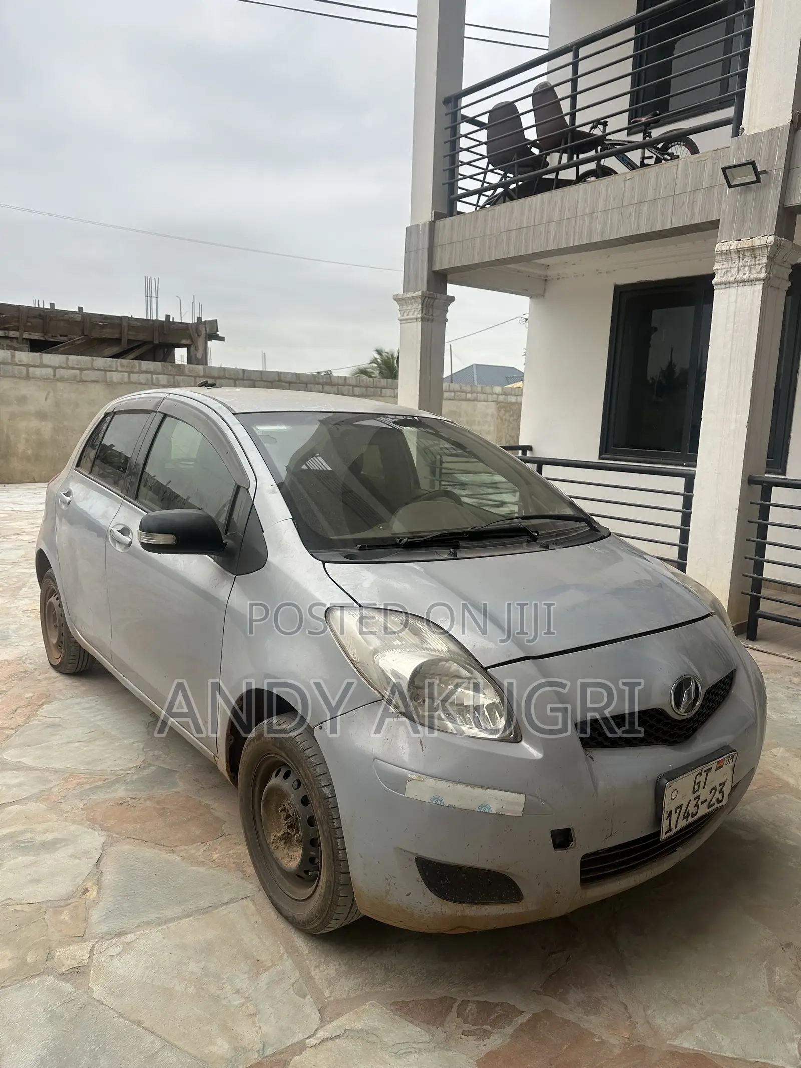 Toyota Vitz 2010 Silver