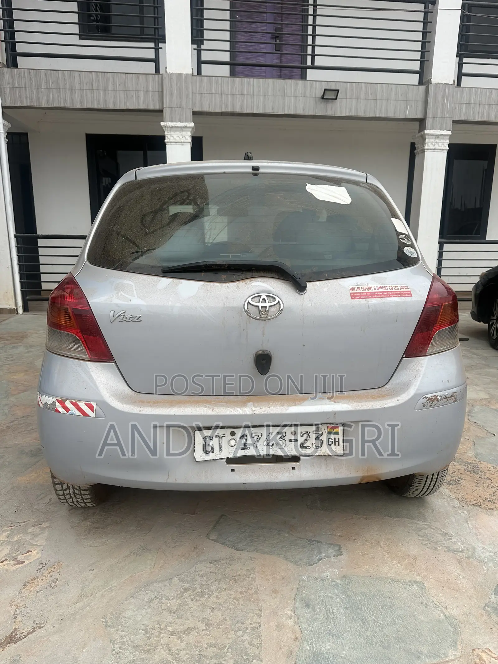 Toyota Vitz 2010 Silver
