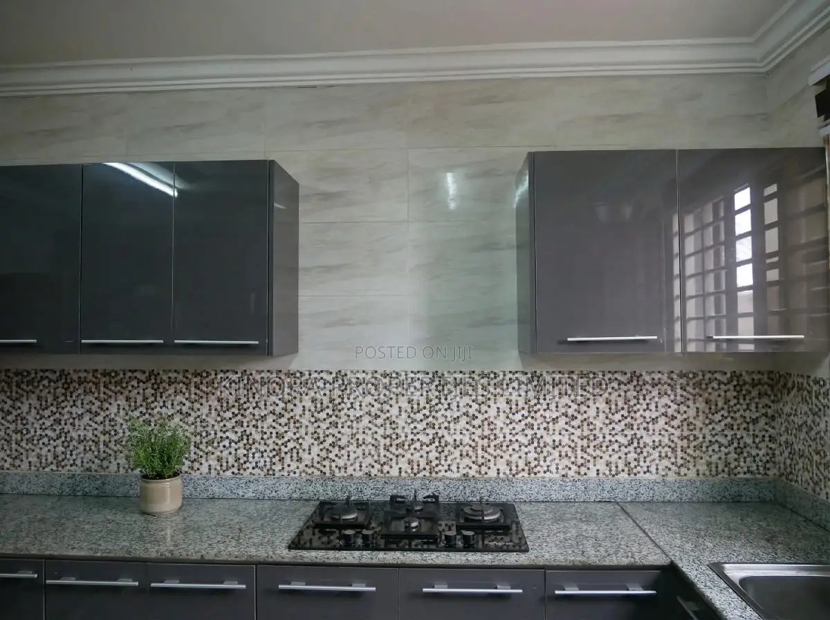 Furnished 4bdrm Duplex in Lakeside for sale