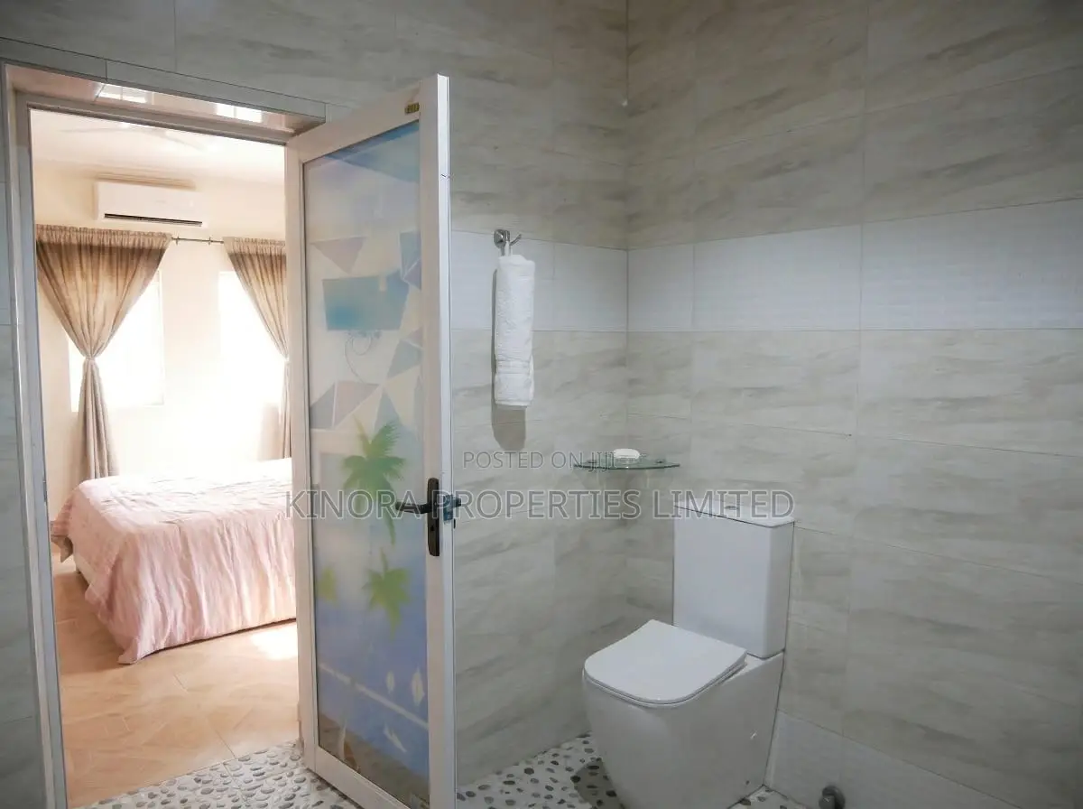 Furnished 4bdrm Duplex in Lakeside for sale