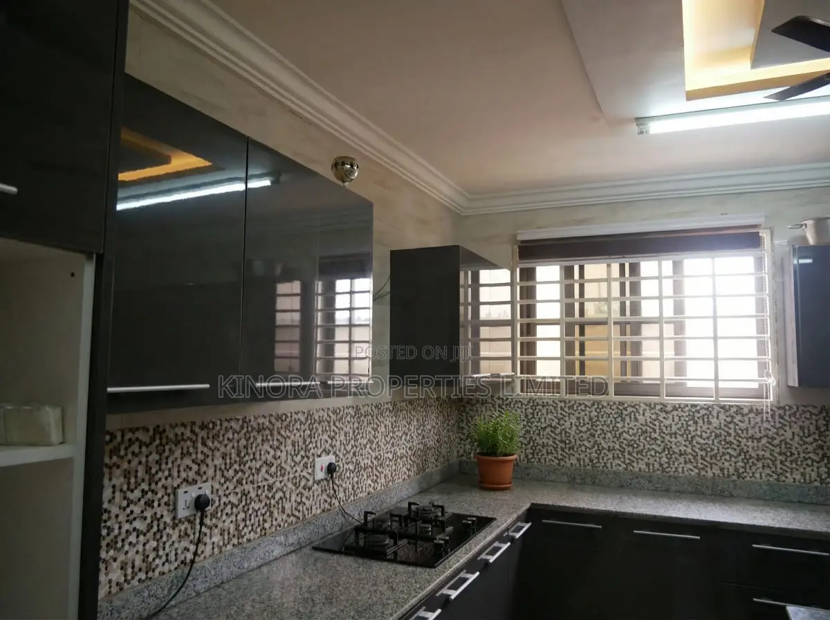 Furnished 4bdrm Duplex in Lakeside for sale