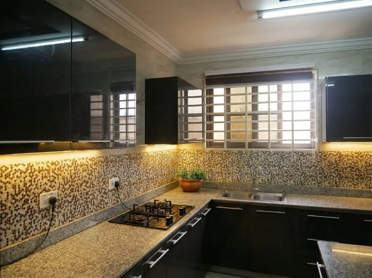 Furnished 4bdrm Duplex in Lakeside for sale