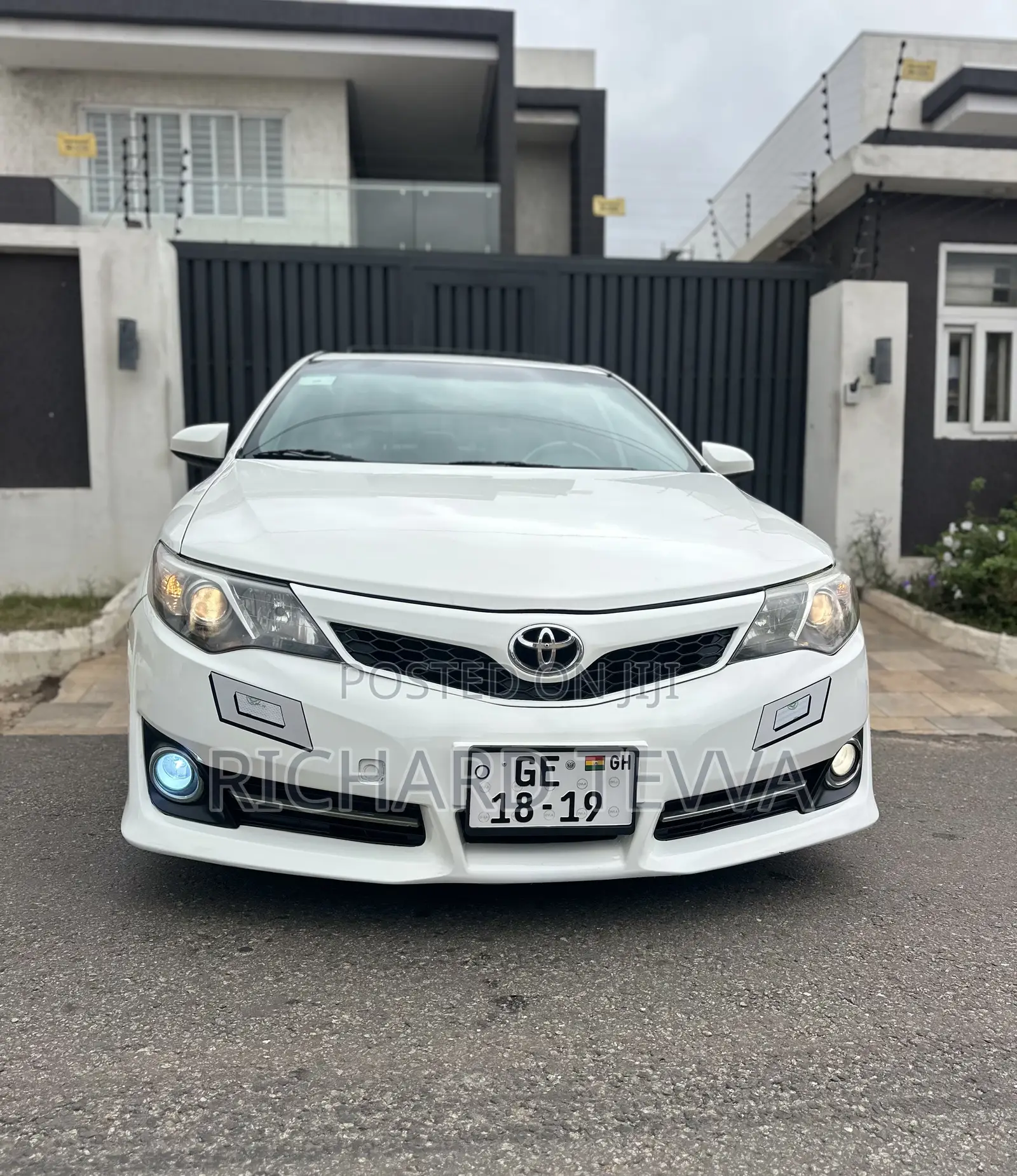 Toyota Camry SE 4dr Sedan (2.5L 4cyl 6A) 2014 White