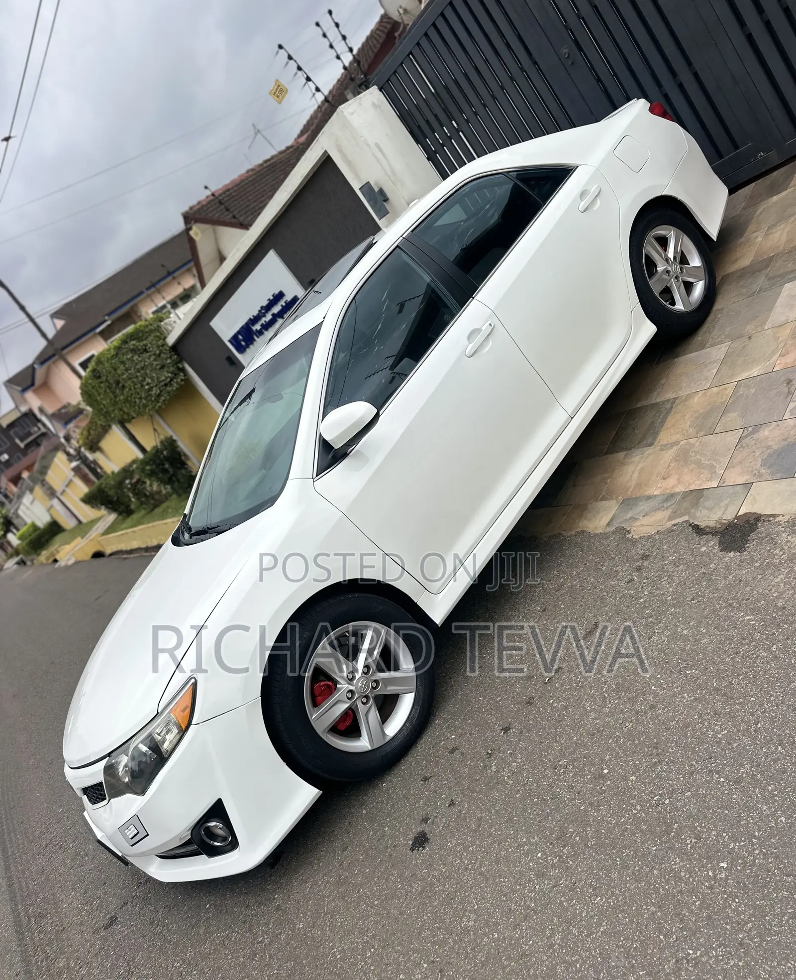 Toyota Camry SE 4dr Sedan (2.5L 4cyl 6A) 2014 White