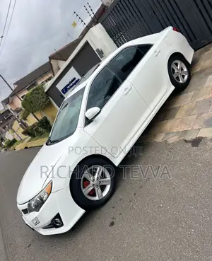 Toyota Camry SE 4dr Sedan (2.5L 4cyl 6A) 2014 White