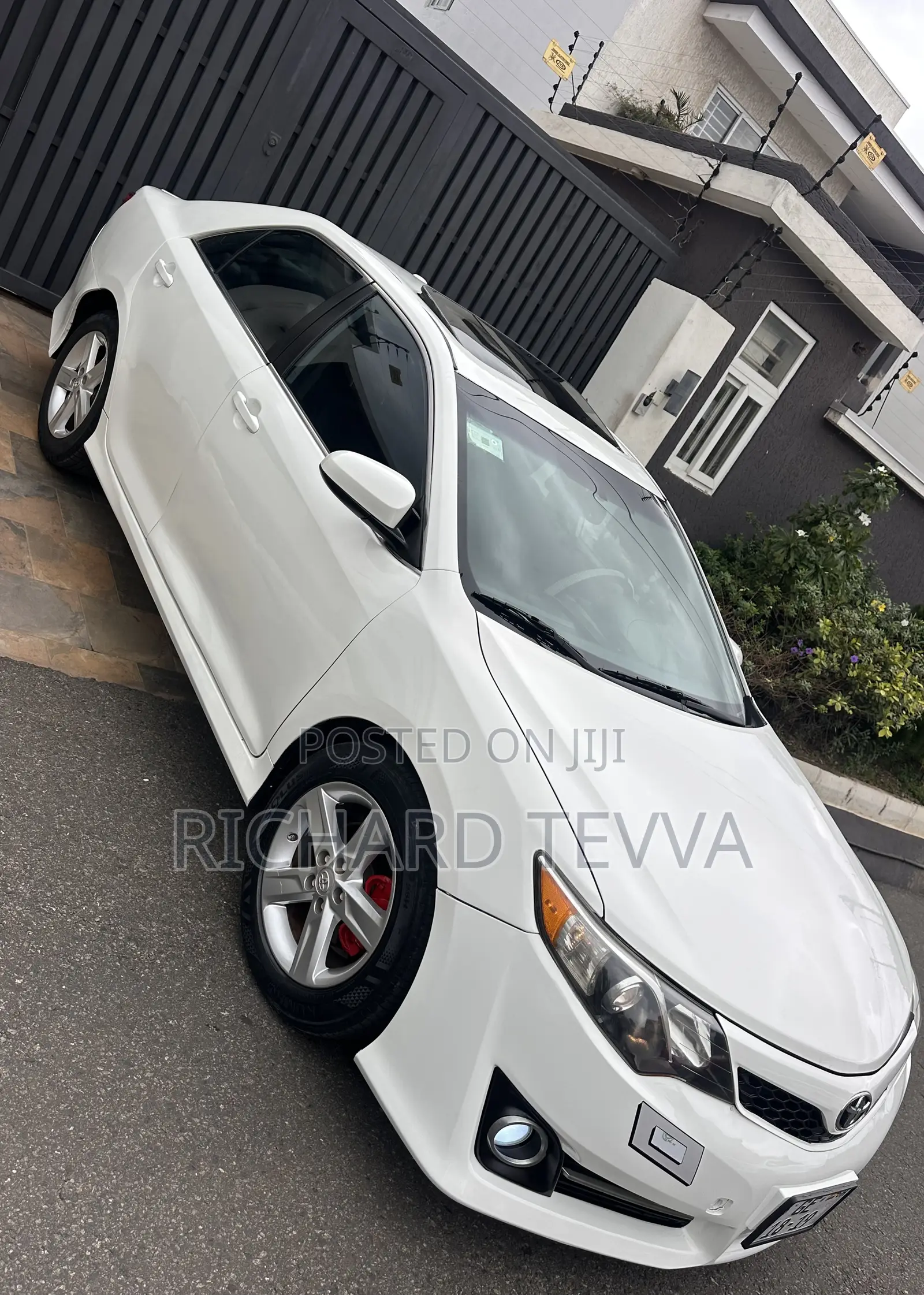 Toyota Camry SE 4dr Sedan (2.5L 4cyl 6A) 2014 White