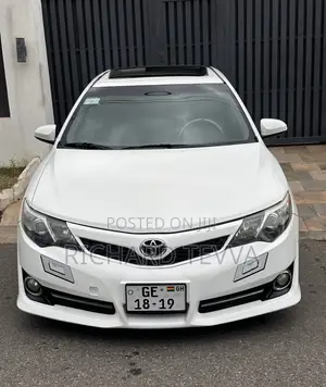 Toyota Camry SE 4dr Sedan (2.5L 4cyl 6A) 2014 White