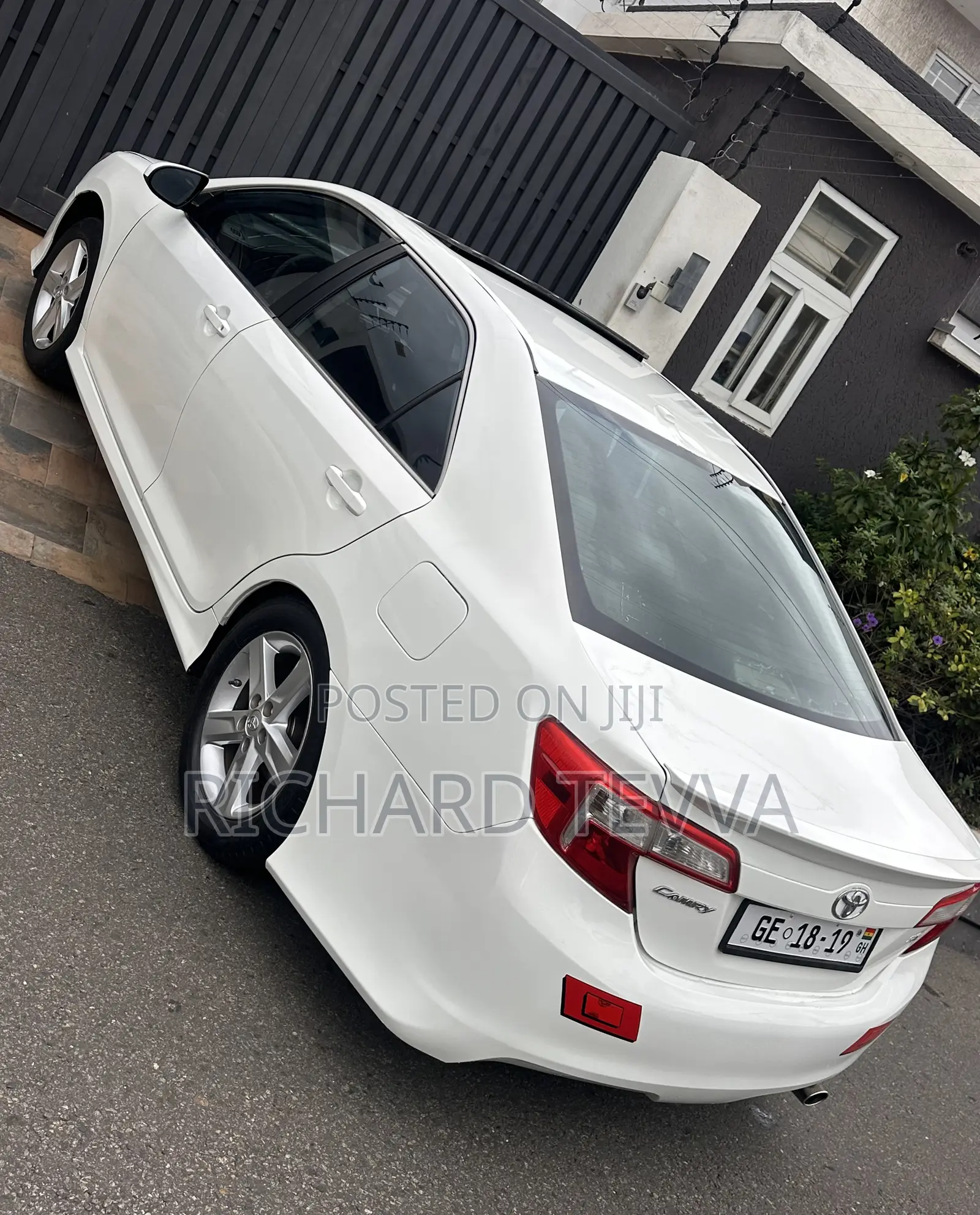 Toyota Camry SE 4dr Sedan (2.5L 4cyl 6A) 2014 White