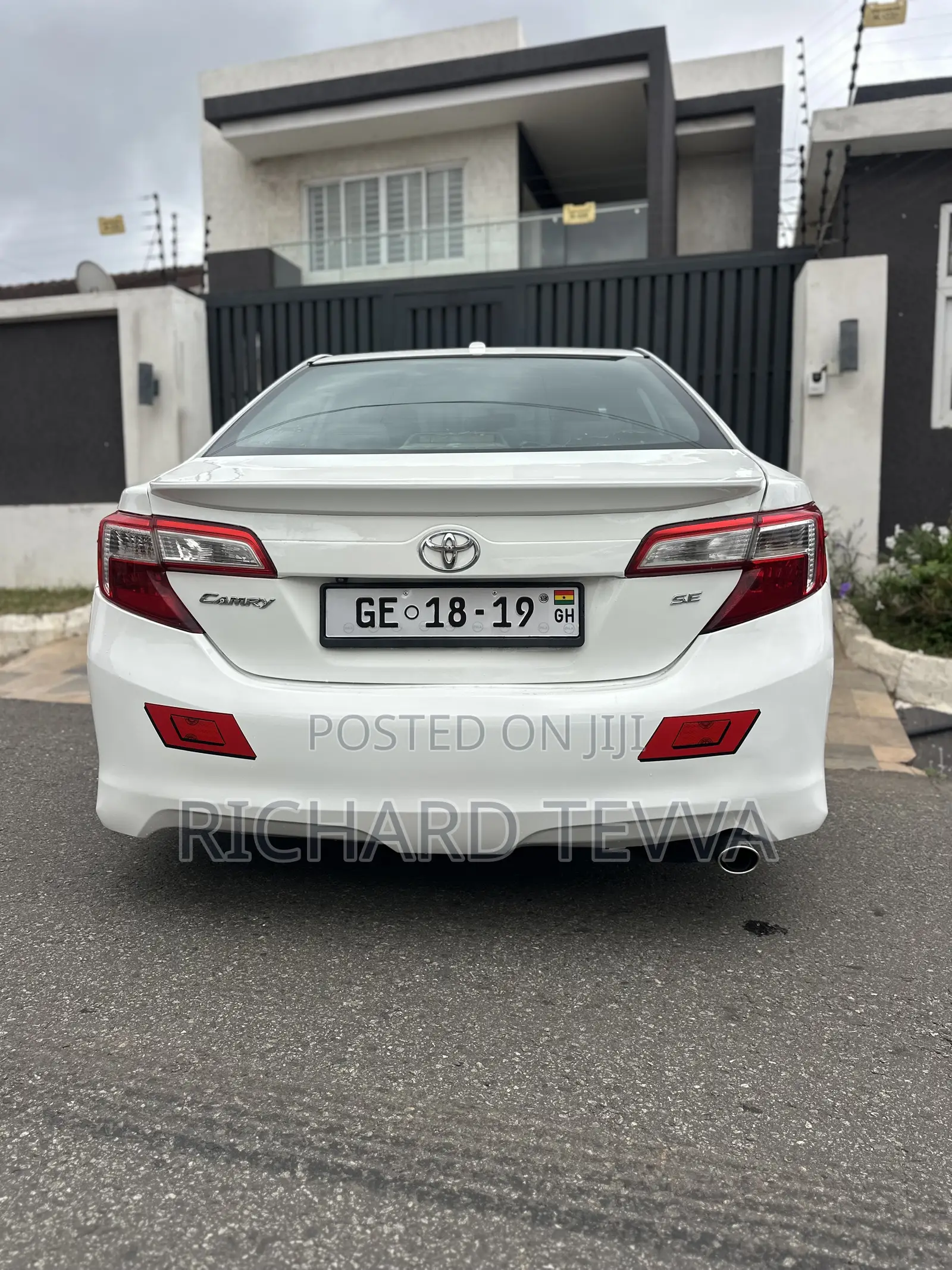 Toyota Camry SE 4dr Sedan (2.5L 4cyl 6A) 2014 White