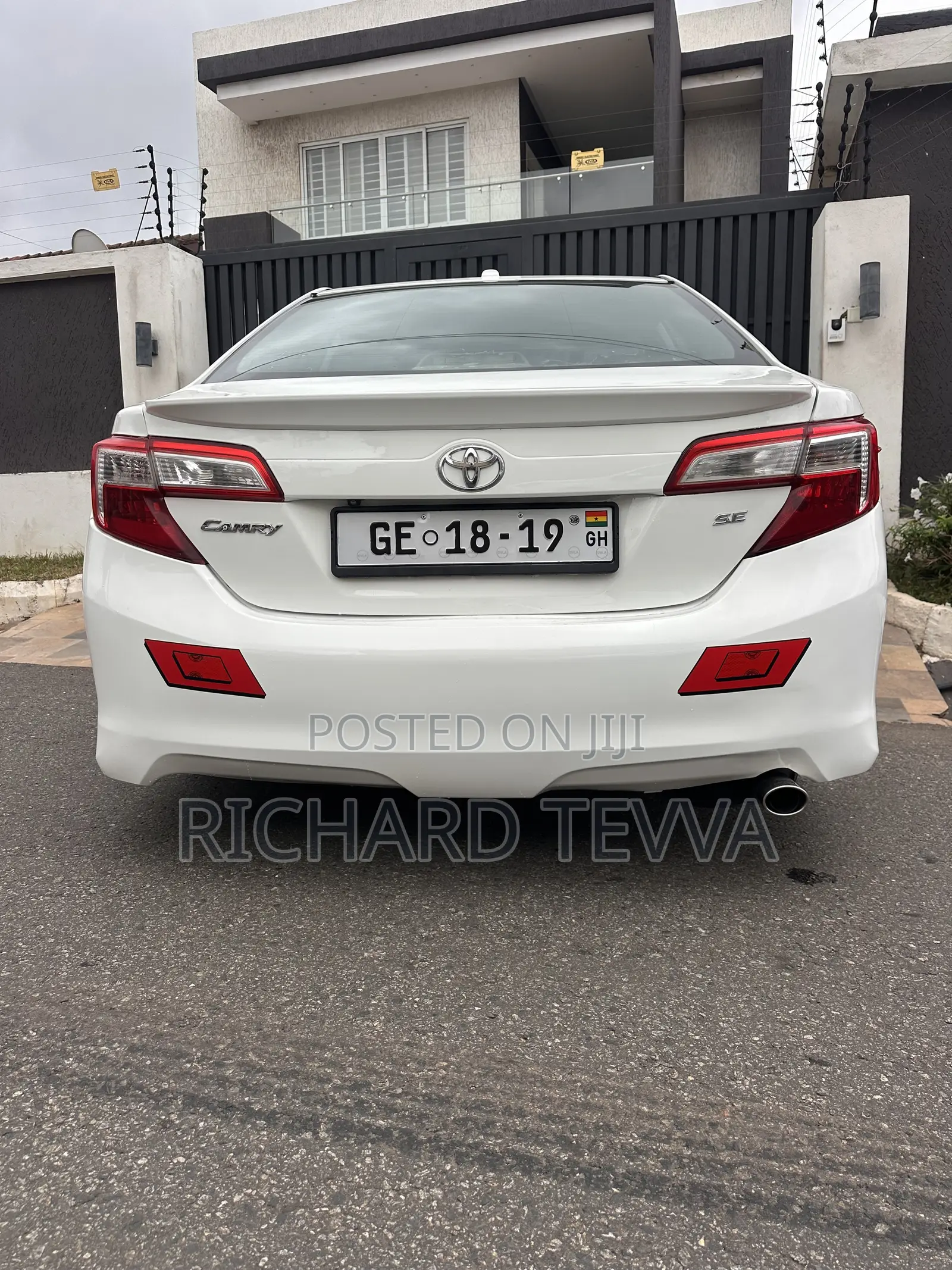 Toyota Camry SE 4dr Sedan (2.5L 4cyl 6A) 2014 White