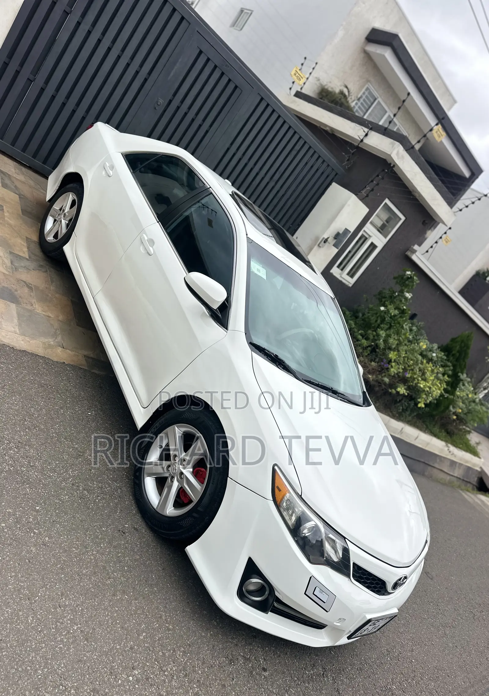 Toyota Camry SE 4dr Sedan (2.5L 4cyl 6A) 2014 White