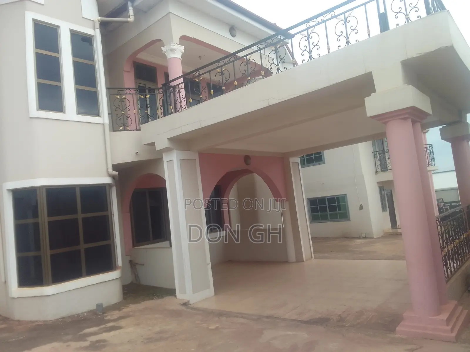 4 Bedroom Flat for Rent.