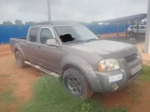 Nissan Hardbody 2011 Silver