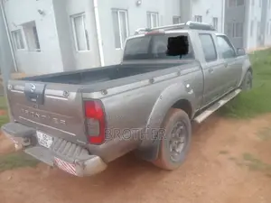 Nissan Hardbody 2011 Silver