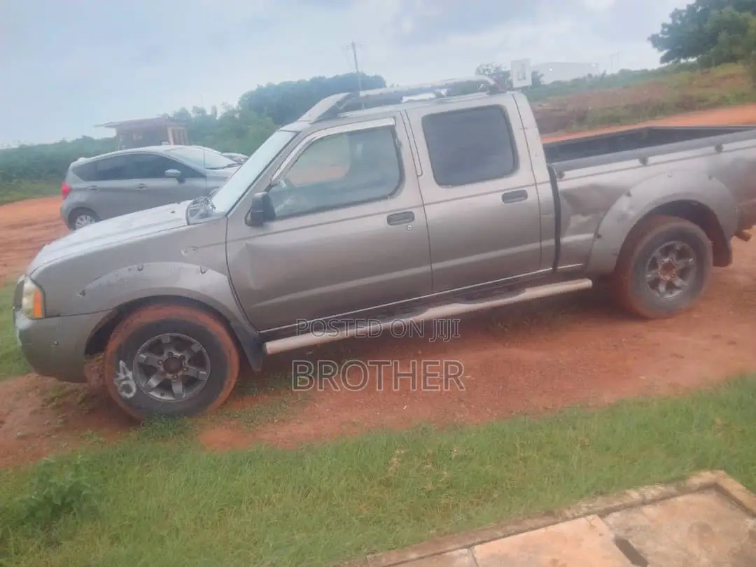 Nissan Hardbody 2011 Silver