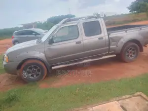 Nissan Hardbody 2011 Silver