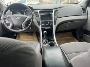 Hyundai Sonata Limited 2.0T Sedan (2.0L 4cyl 6A) 2013 Gray