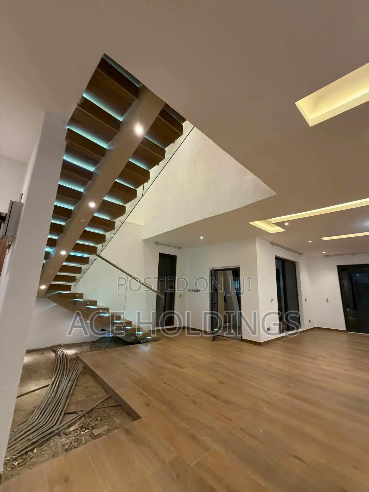 4bdrm Mansion in West Trasacco, School Junction for sale