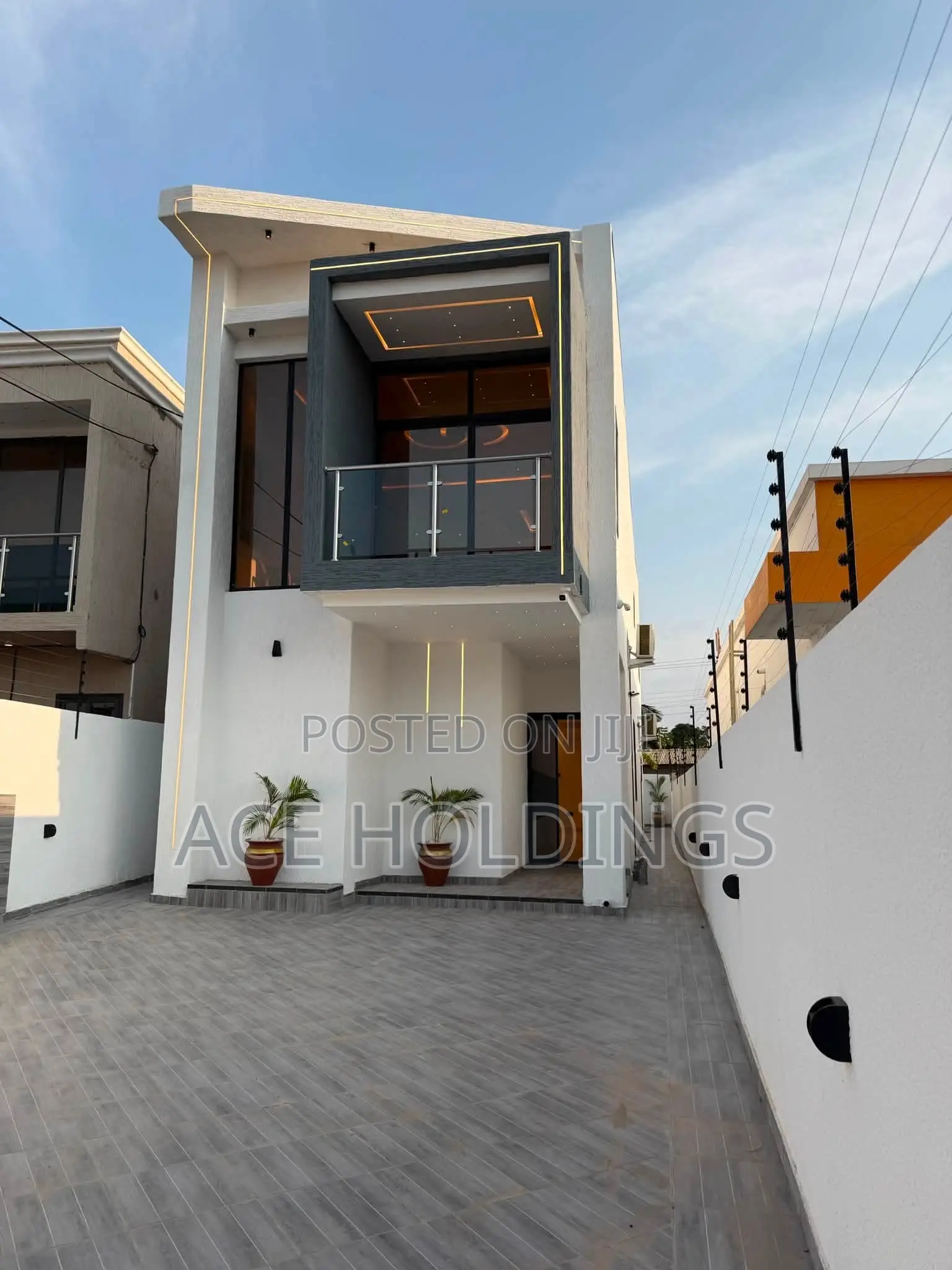 3bdrm Duplex in Lakeside for sale