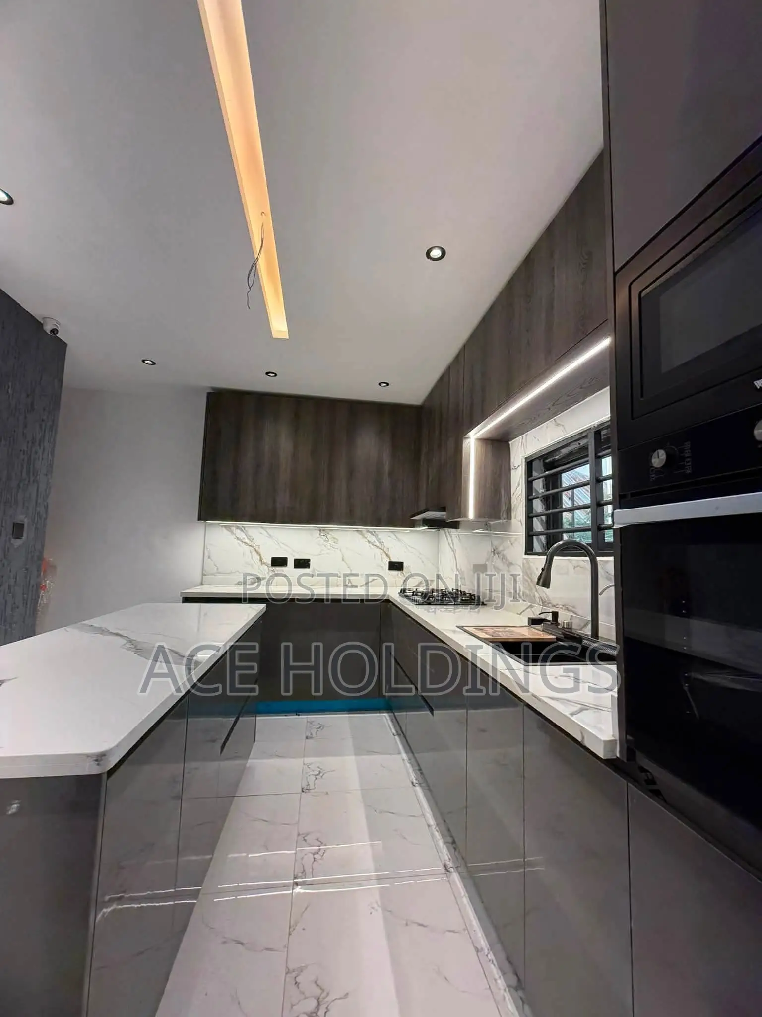3bdrm Duplex in Lakeside for sale