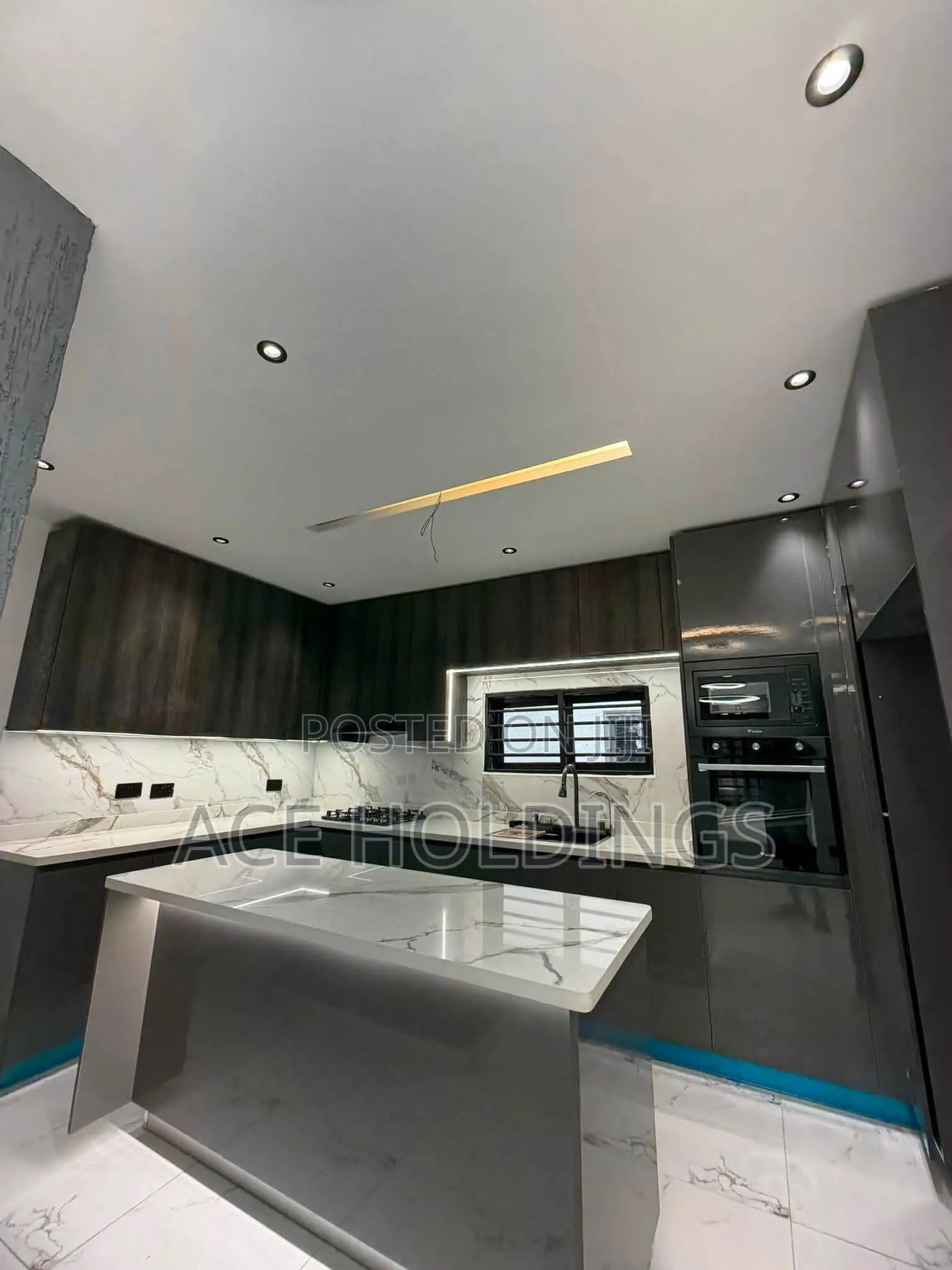3bdrm Duplex in Lakeside for sale