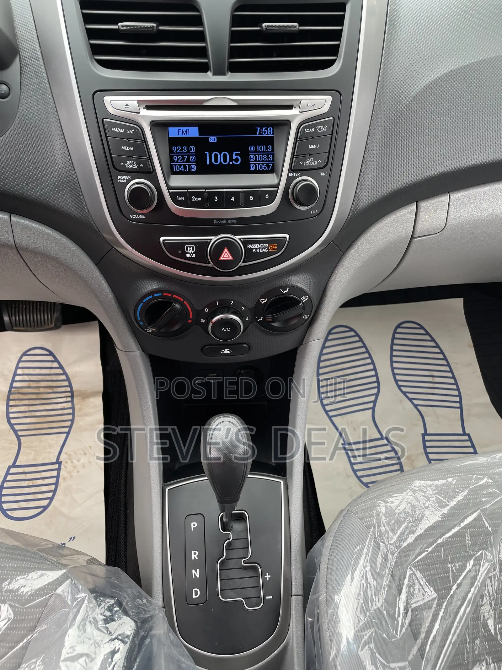 Hyundai Accent SE Hatchback 2016 Black