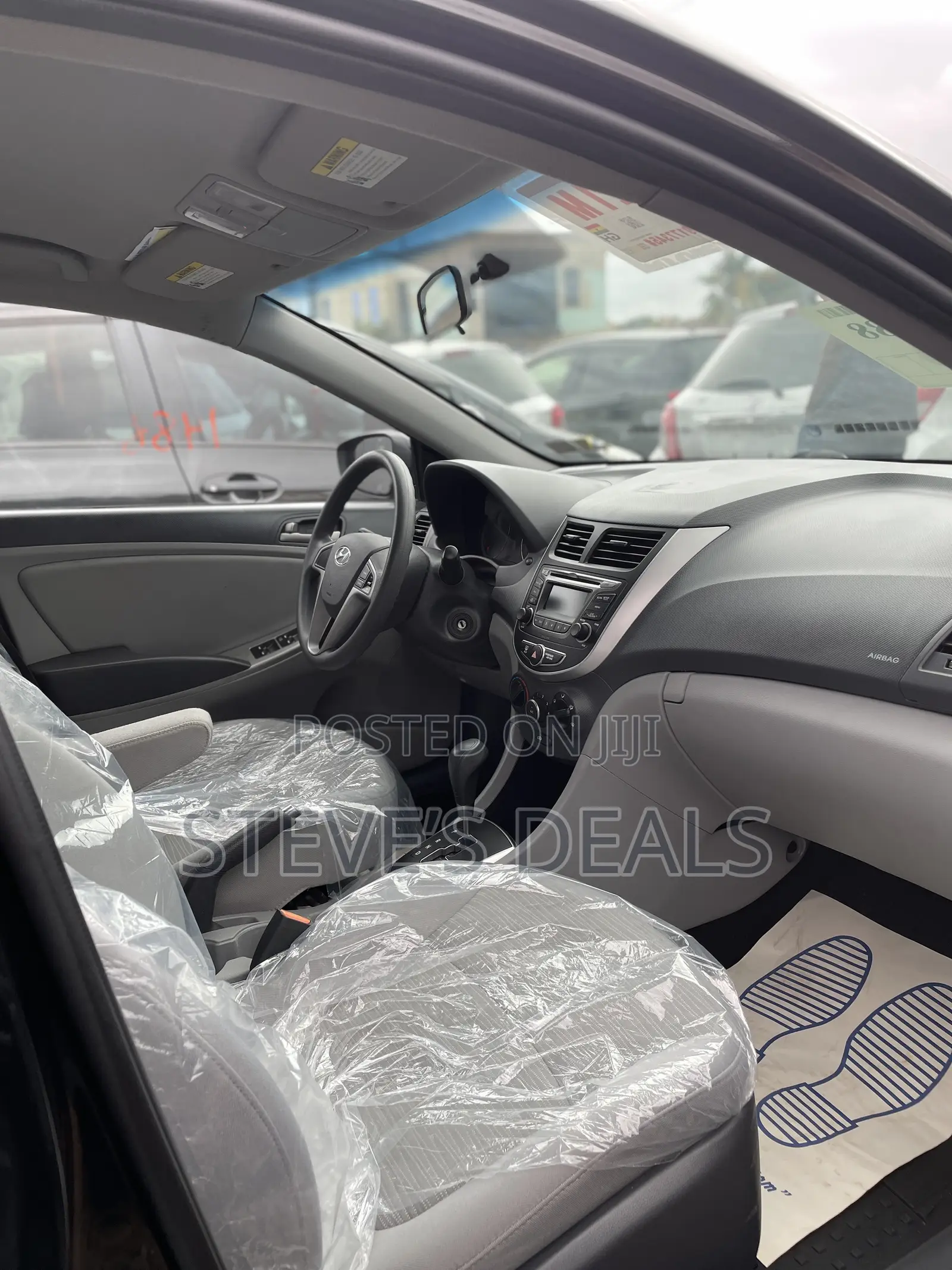 Hyundai Accent SE Hatchback 2016 Black