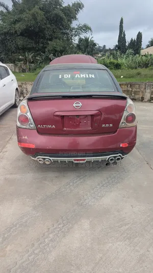 Nissan Altima 2005 Red