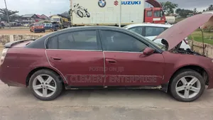 Nissan Altima 2005 Red