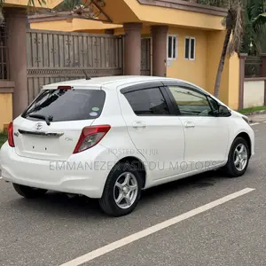 Toyota Vitz 1.3 AWD 3dr 2013 Pearl