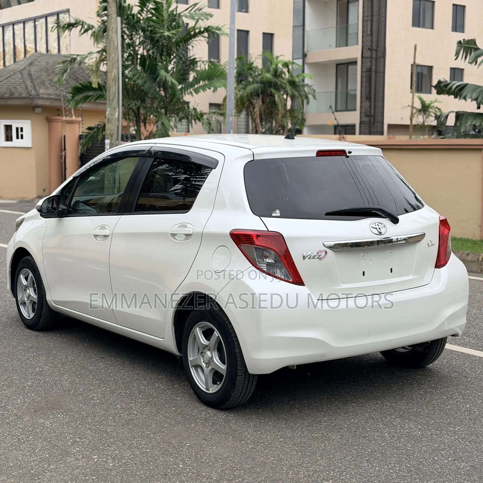 Toyota Vitz 1.3 AWD 3dr 2013 Pearl
