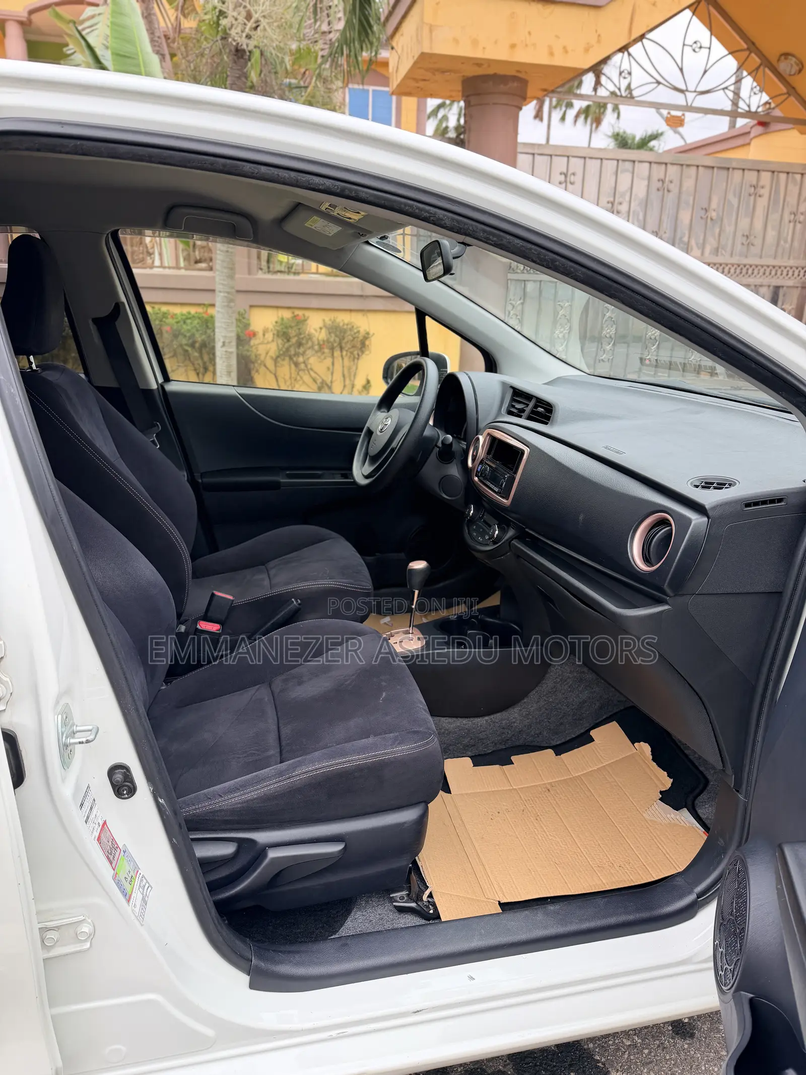 Toyota Vitz 1.3 AWD 3dr 2013 Pearl