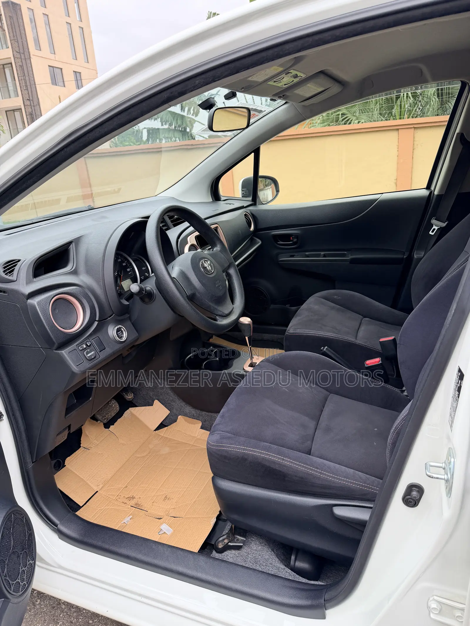 Toyota Vitz 1.3 AWD 3dr 2013 Pearl
