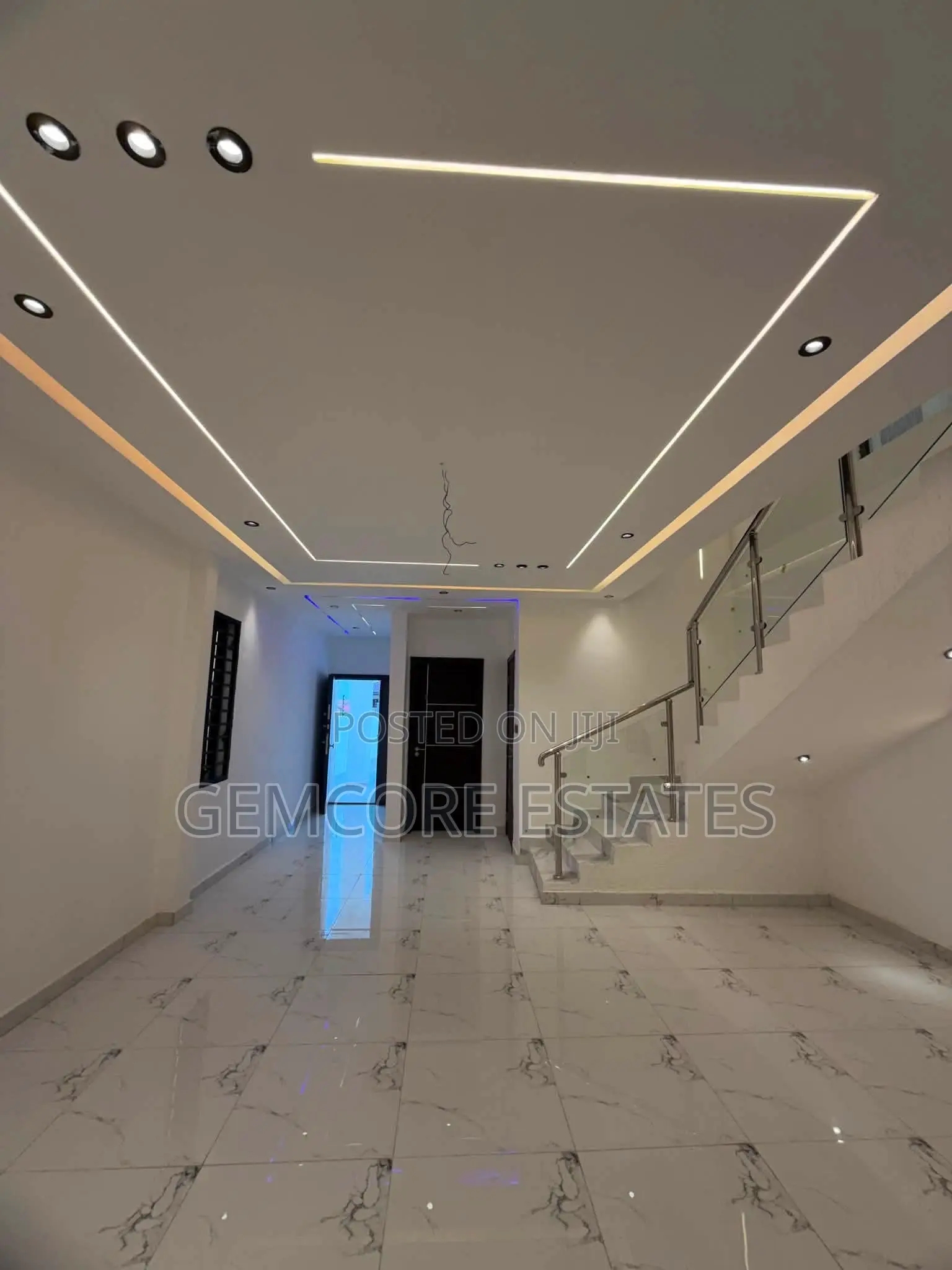 3bdrm House in Community 8, Lake Side Estate for sale