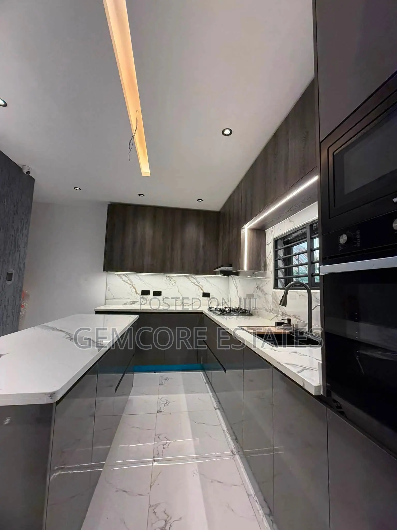 3bdrm House in Community 8, Lake Side Estate for sale