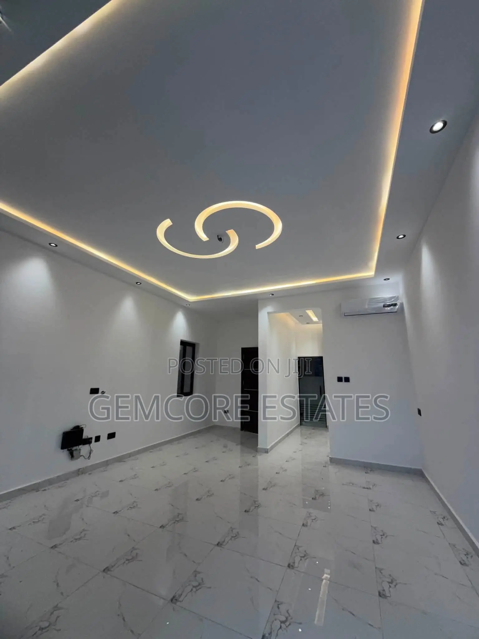 3bdrm House in Community 8, Lake Side Estate for sale